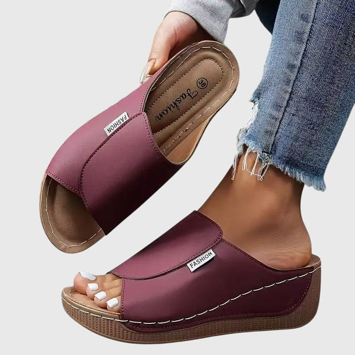 Josefin – Ortopediska kilklackade sandaler