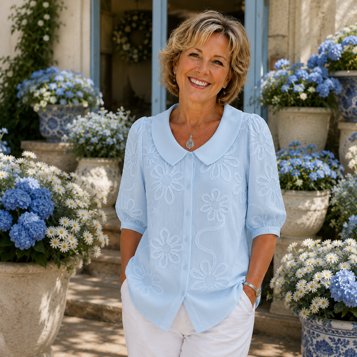 Disa – Blus med broderade blommor