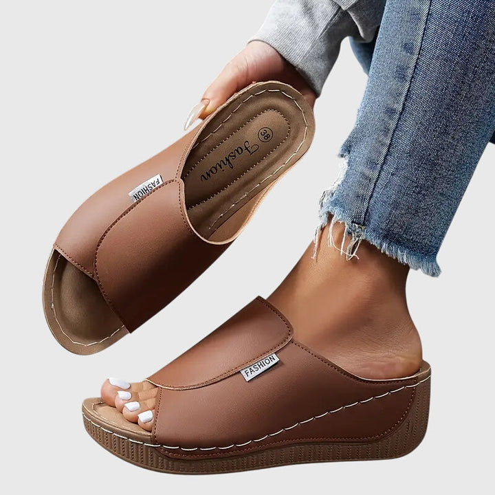 Josefin – Ortopediska kilklackade sandaler