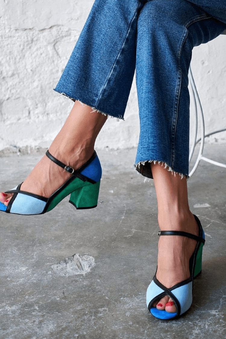 Edit – Blockklackad sandal med color block-design