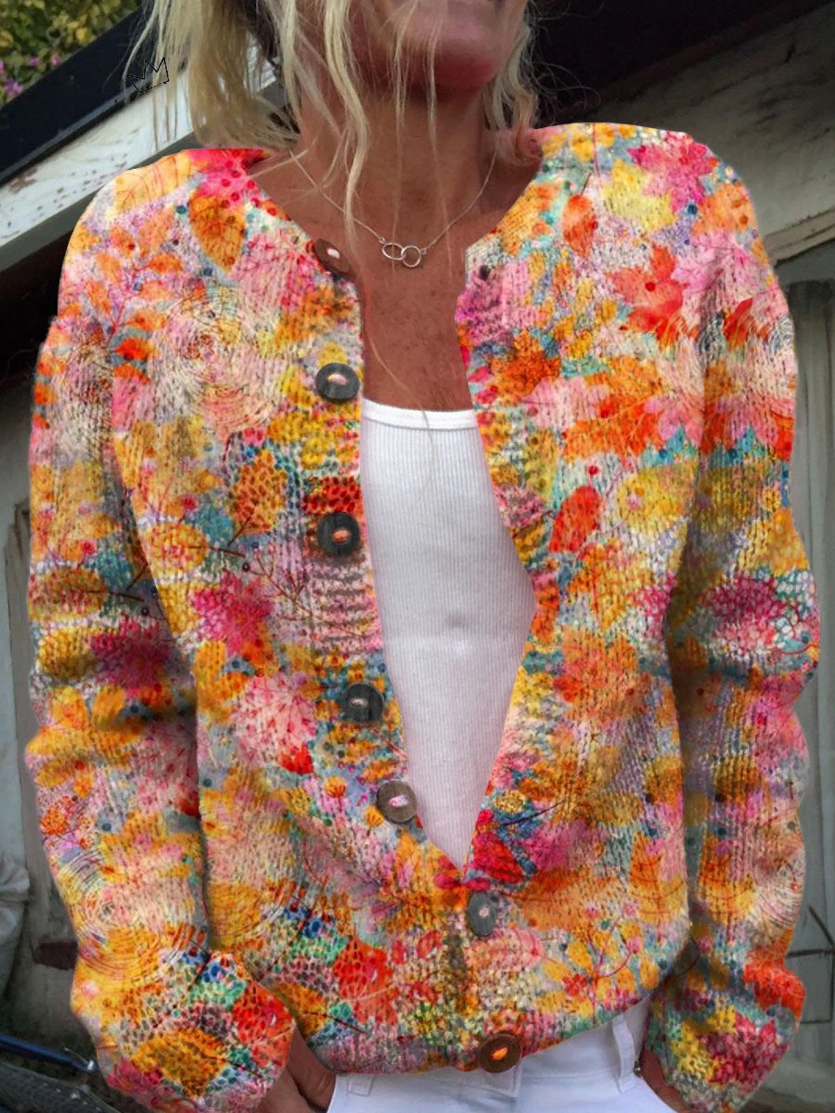 Teresia – Stickad kofta med blommigt mönster