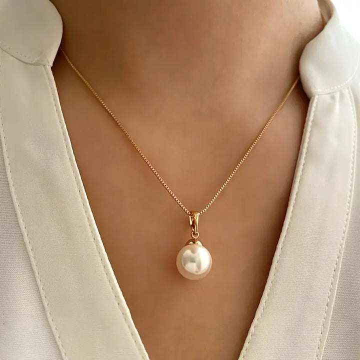 Kerstin – elegant pärlsmyckeset i guld