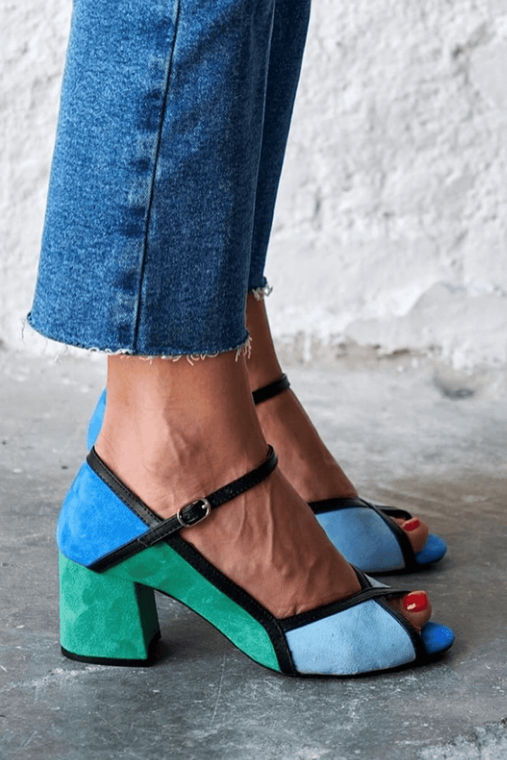 Edit – Blockklackad sandal med color block-design