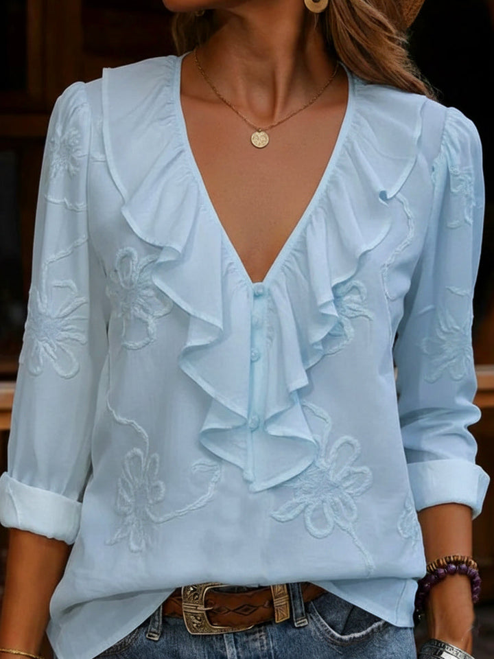 Gabriella – Broderad blus med volangdetaljer