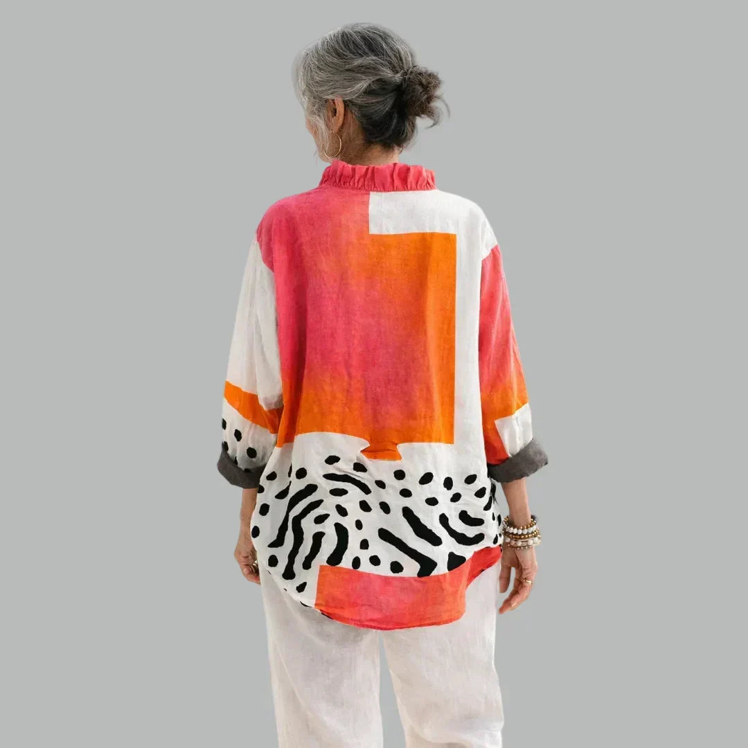Hildur – Avslappnad blus med grafiskt tryck