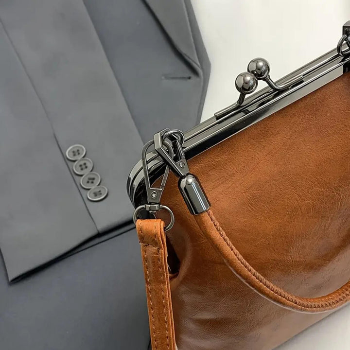 Rebecka – Vintage handväska med klicklås