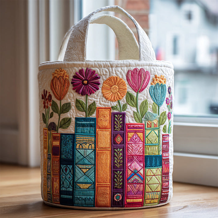 Gudrun – Quiltad tvättkorg med broderat bokryggsmönster