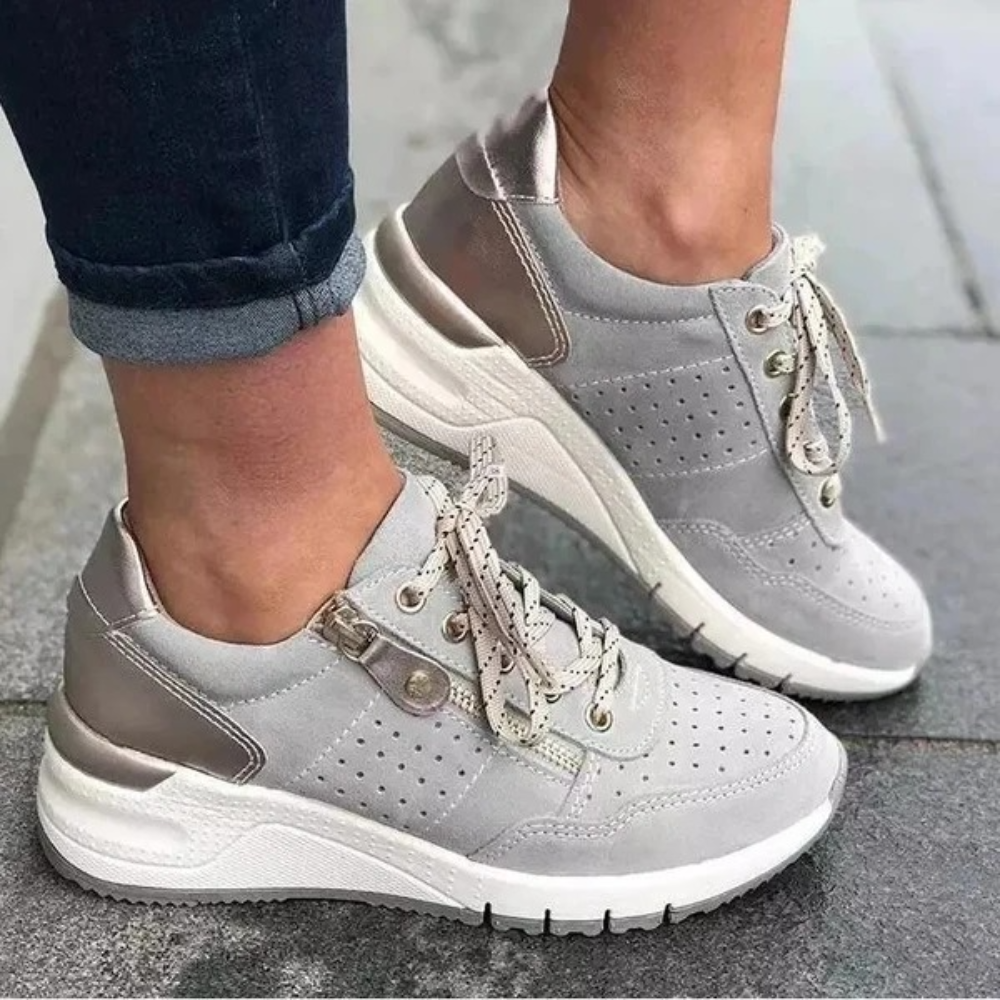 Mia – Snygga sneakers med kilklack