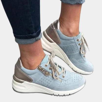 Mia – Snygga sneakers med kilklack