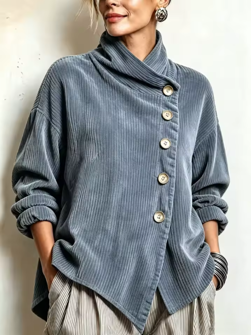 Nikolina – Oversize kofta med asymmetrisk knappstängning
