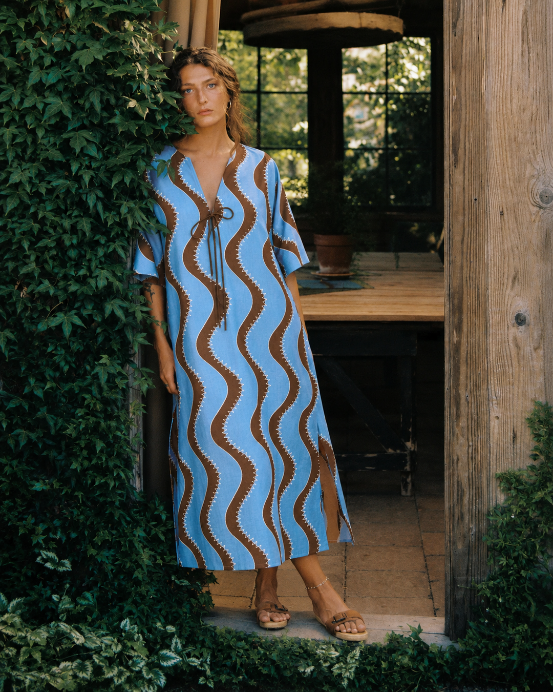 Svea – Avslappnad kaftan med vågmönster