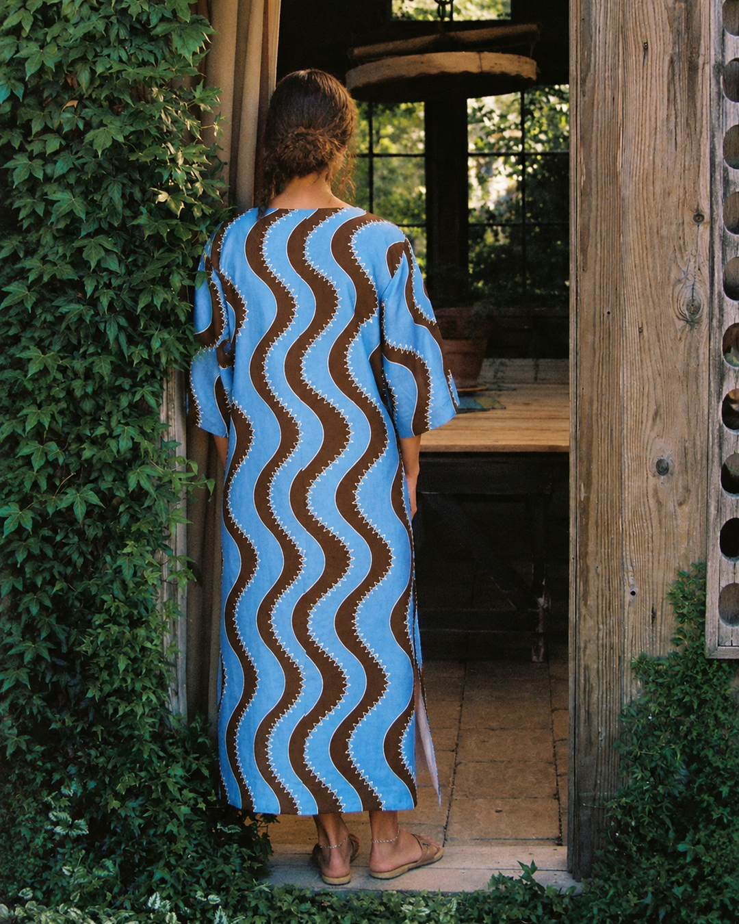 Svea – Avslappnad kaftan med vågmönster