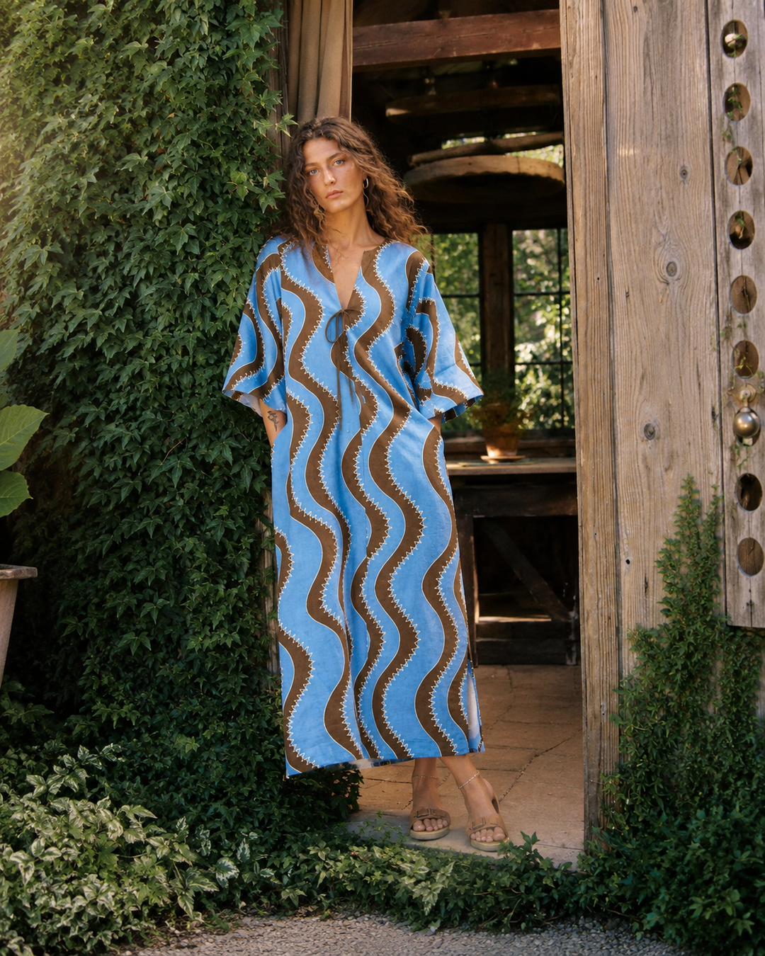 Svea – Avslappnad kaftan med vågmönster