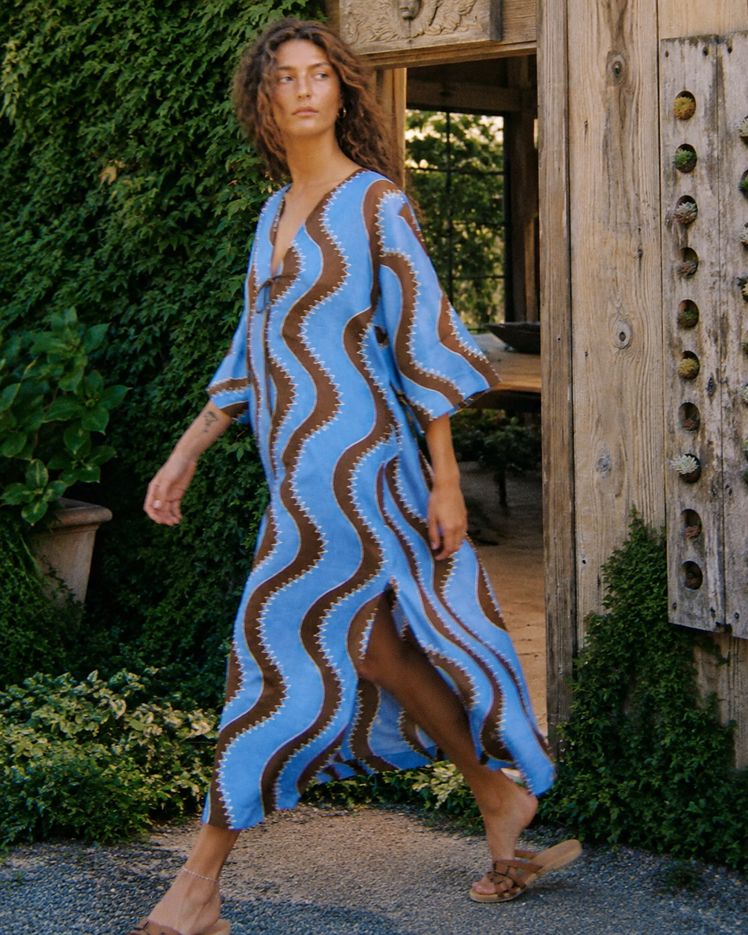 Svea – Avslappnad kaftan med vågmönster