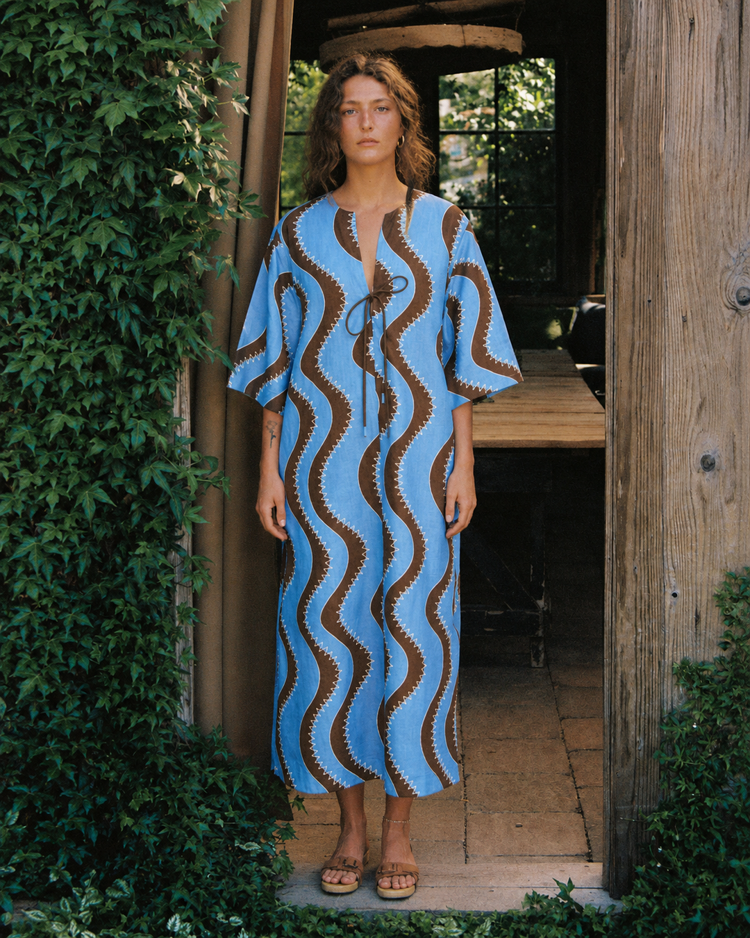 Svea – Avslappnad kaftan med vågmönster
