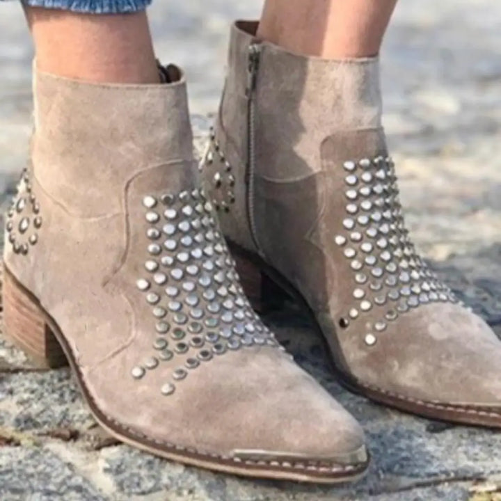 Eva – Ankelboot med nitar