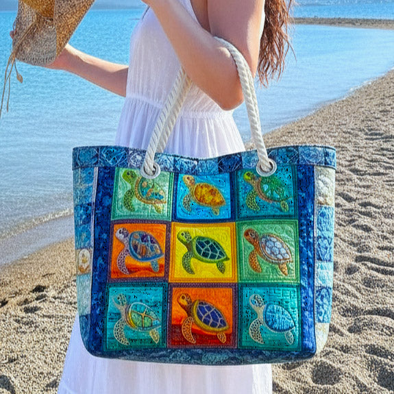 Tove – Quiltad strandväska med sköldpaddsmönster