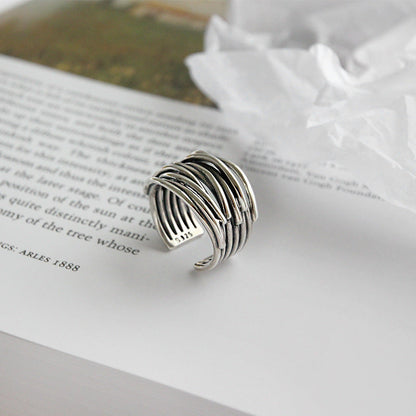 Kerstin – Elegant lagerad silverring