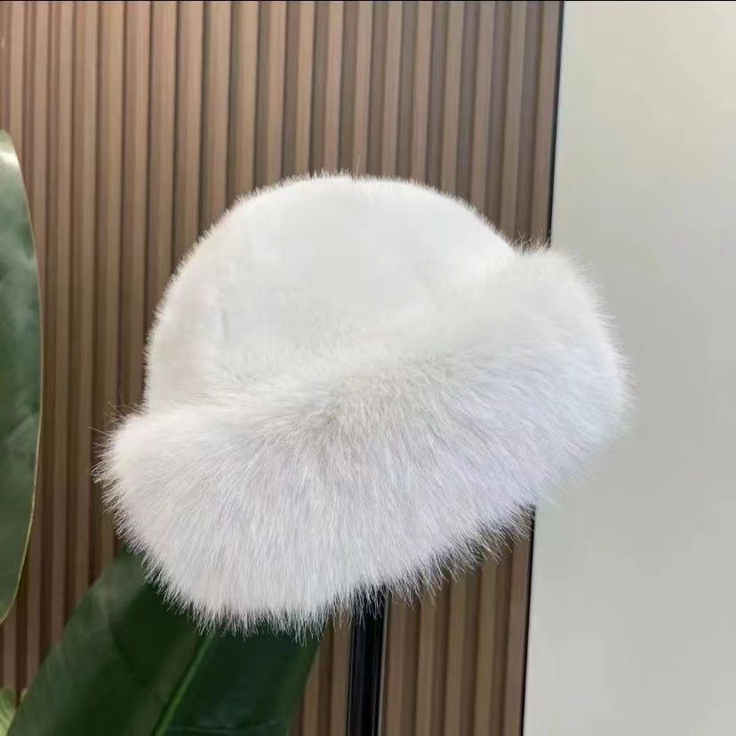 Svanhild – Fluffig hatt med plyschkant