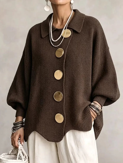 Karin – Oversized kofta med stora guldknappar