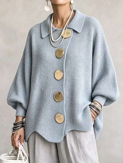 Karin – Oversized kofta med stora guldknappar