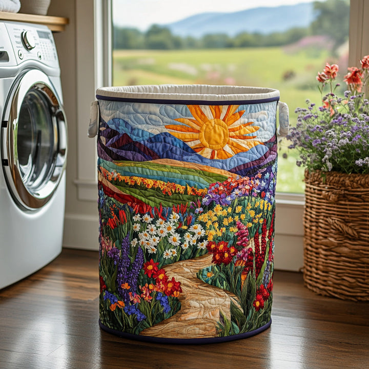 Berit – Quiltad tvättkorg med ängslandskap