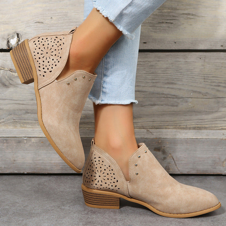 Johanna – Låg perforerad ankelboot i beige