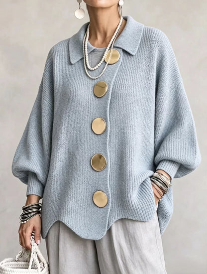 Petronella – Oversized stickad kofta med guldknappar