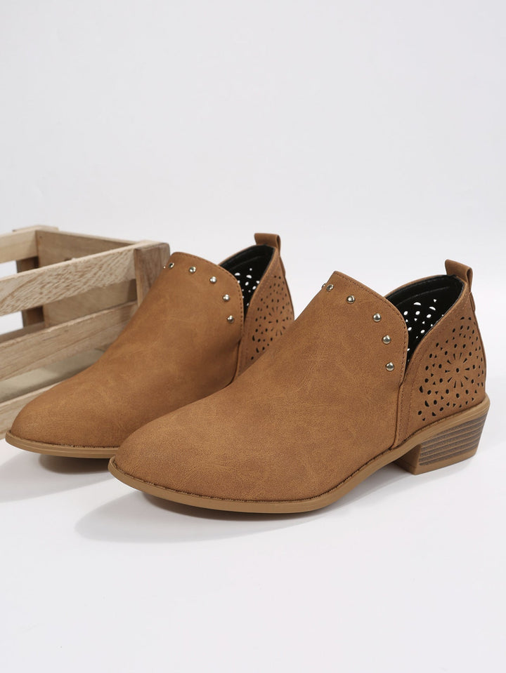 Johanna – Låg perforerad ankelboot i beige