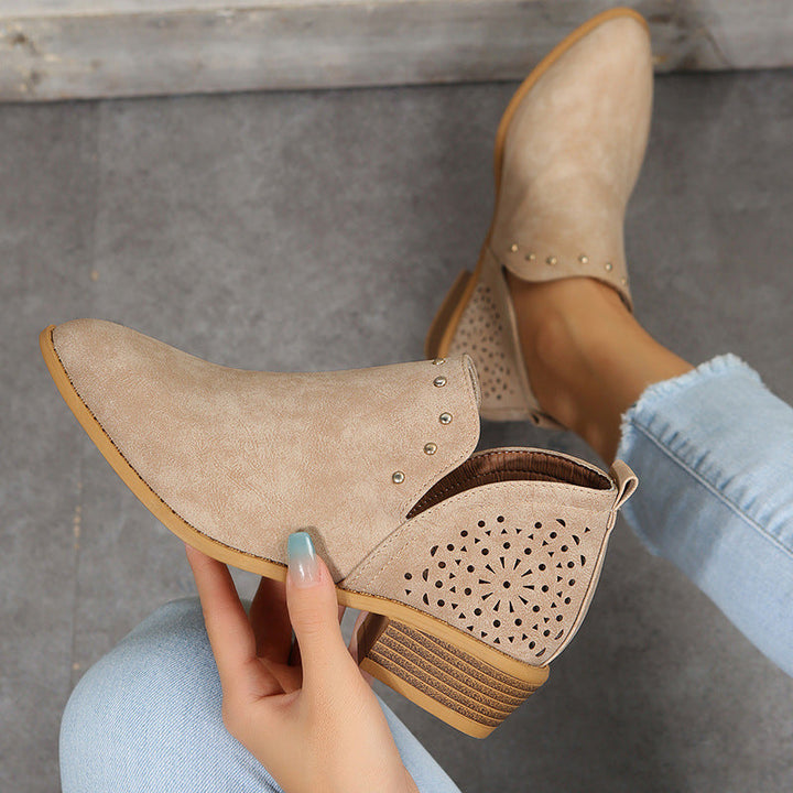 Johanna – Låg perforerad ankelboot i beige