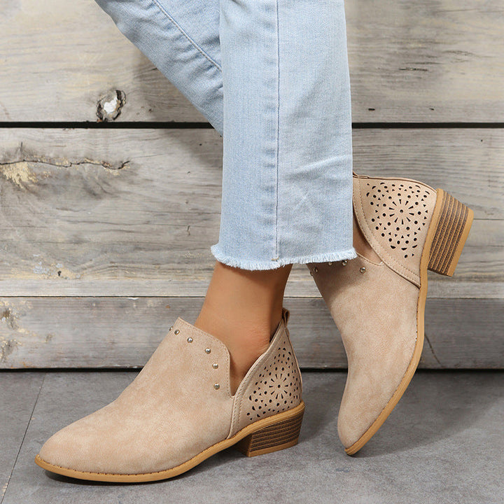 Johanna – Låg perforerad ankelboot i beige