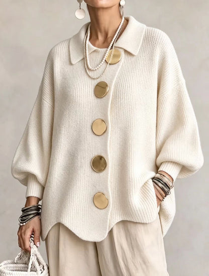 Petronella – Oversized stickad kofta med guldknappar