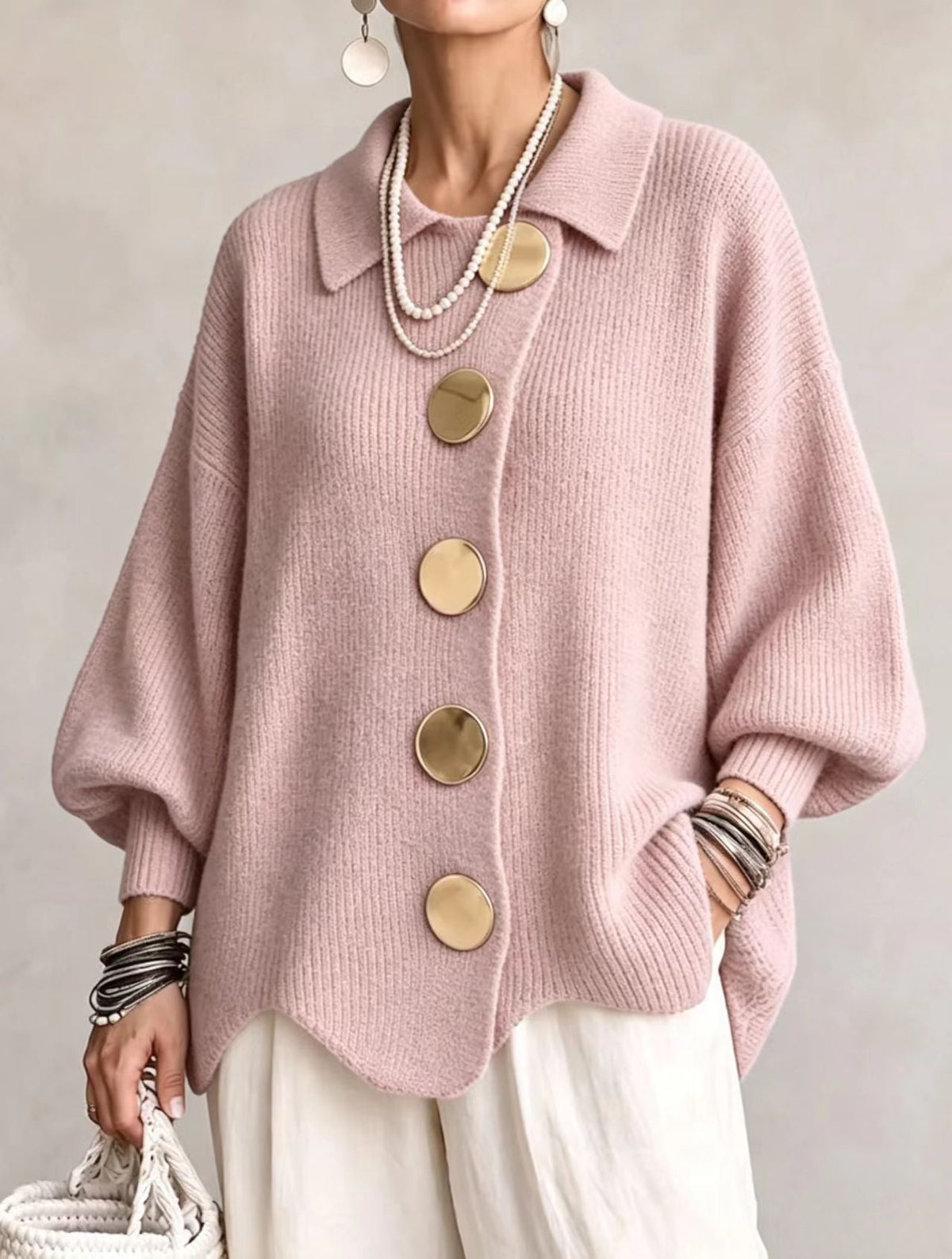 Petronella – Oversized stickad kofta med guldknappar