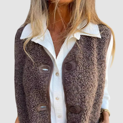 Katarina – Mjuk teddy-väst med knappar