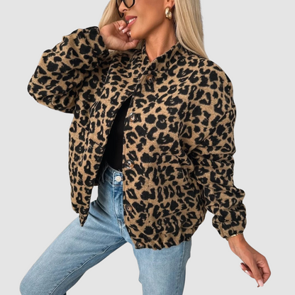 Gudrun – Kort jacka med leopardmönster