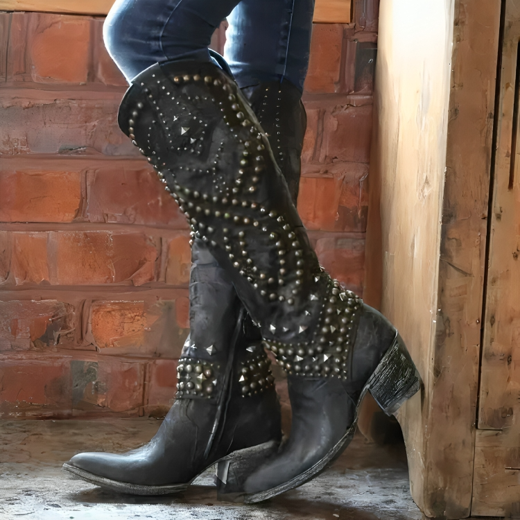 Linda – Knähöga cowboystövlar med nitar