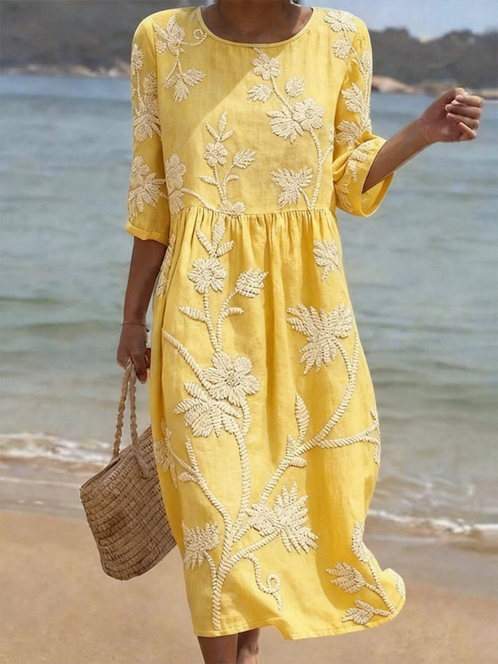 Klara – Midiklänning med broderade blommor