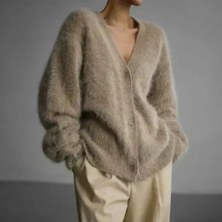 Alfhild – Mjuk oversized kofta med V-ringning