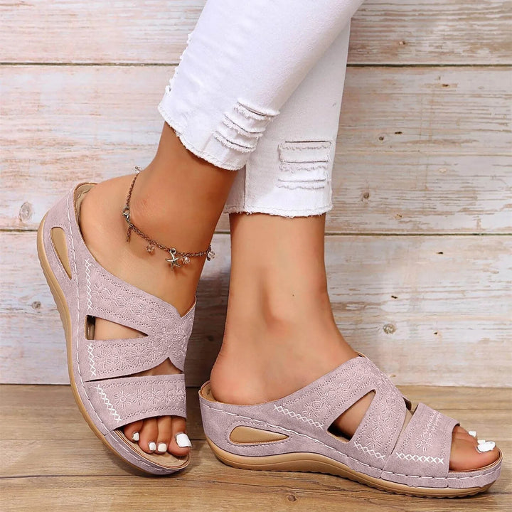Marta – Ortopediska slip in-sandaler med kilklack