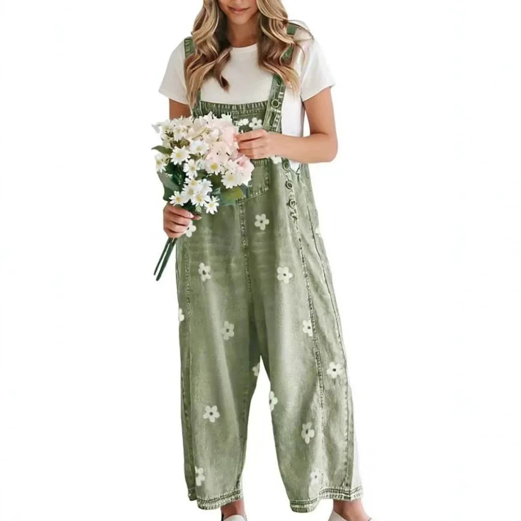 Majken – Blommig hängseloverall i denim