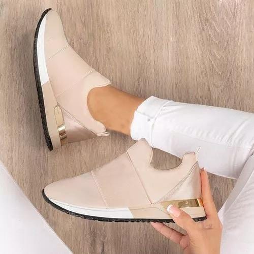 Fredrika – Sneakers med metalldetalj och dämpad sula