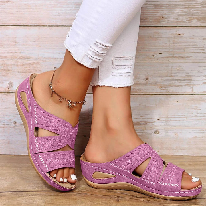 Marta – Ortopediska slip in-sandaler med kilklack