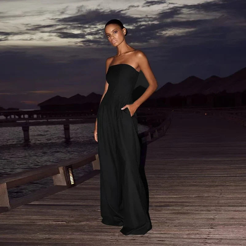 Elisabet – Axelbandsfri jumpsuit med vida ben