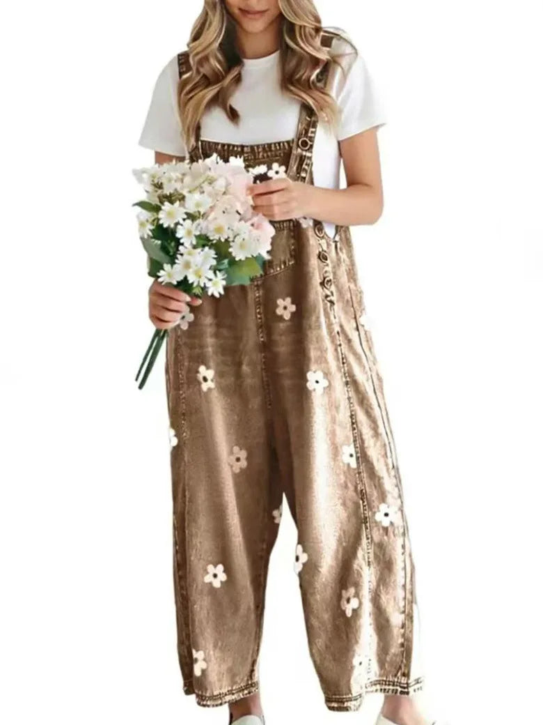 Majken – Blommig hängseloverall i denim