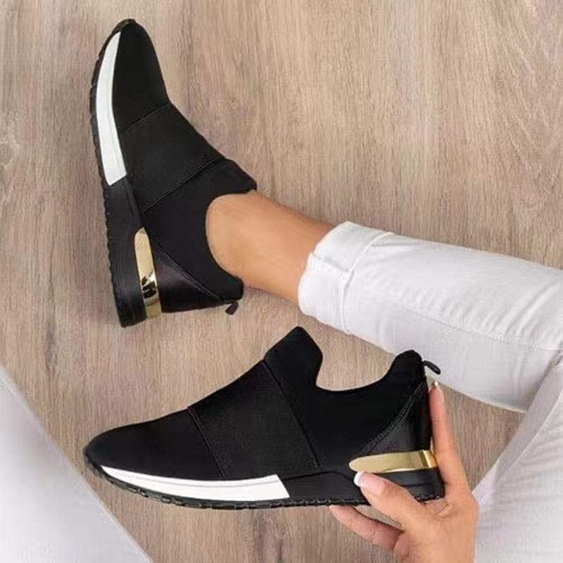 Fredrika – Sneakers med metalldetalj och dämpad sula