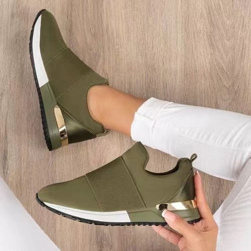 Fredrika – Sneakers med metalldetalj och dämpad sula