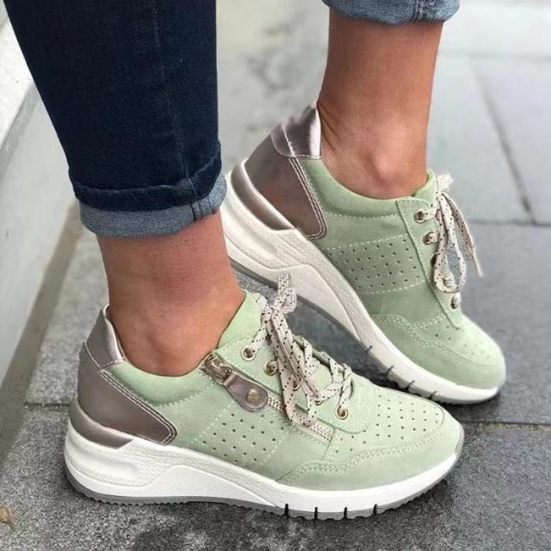 Molly – Sneakers med kilklack och snörning