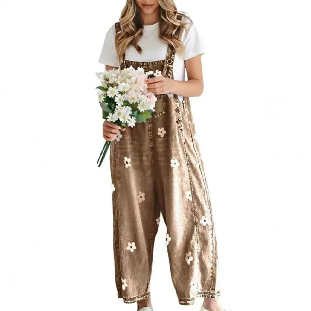 Majken – Blommig hängseloverall i denim