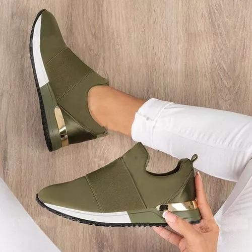 Fredrika – Sneakers med metalldetalj och dämpad sula