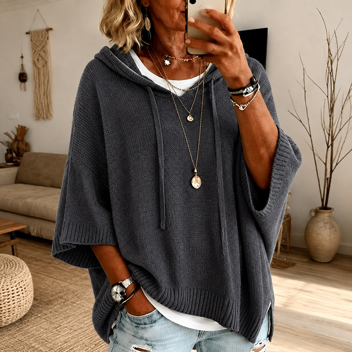 Victoria – Stickad poncho med huva